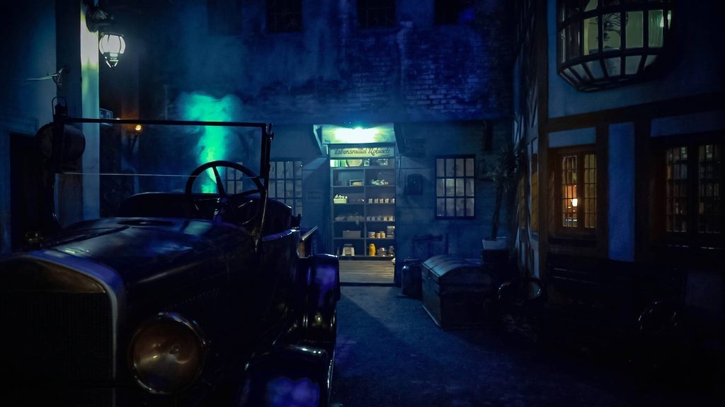 Neblige Gasse in der Kulissenwelt von „Rückkehr nach Innsmouth“ – Horror-Live-Theater in Bottrop